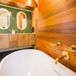 Detail Tub in Bathroom